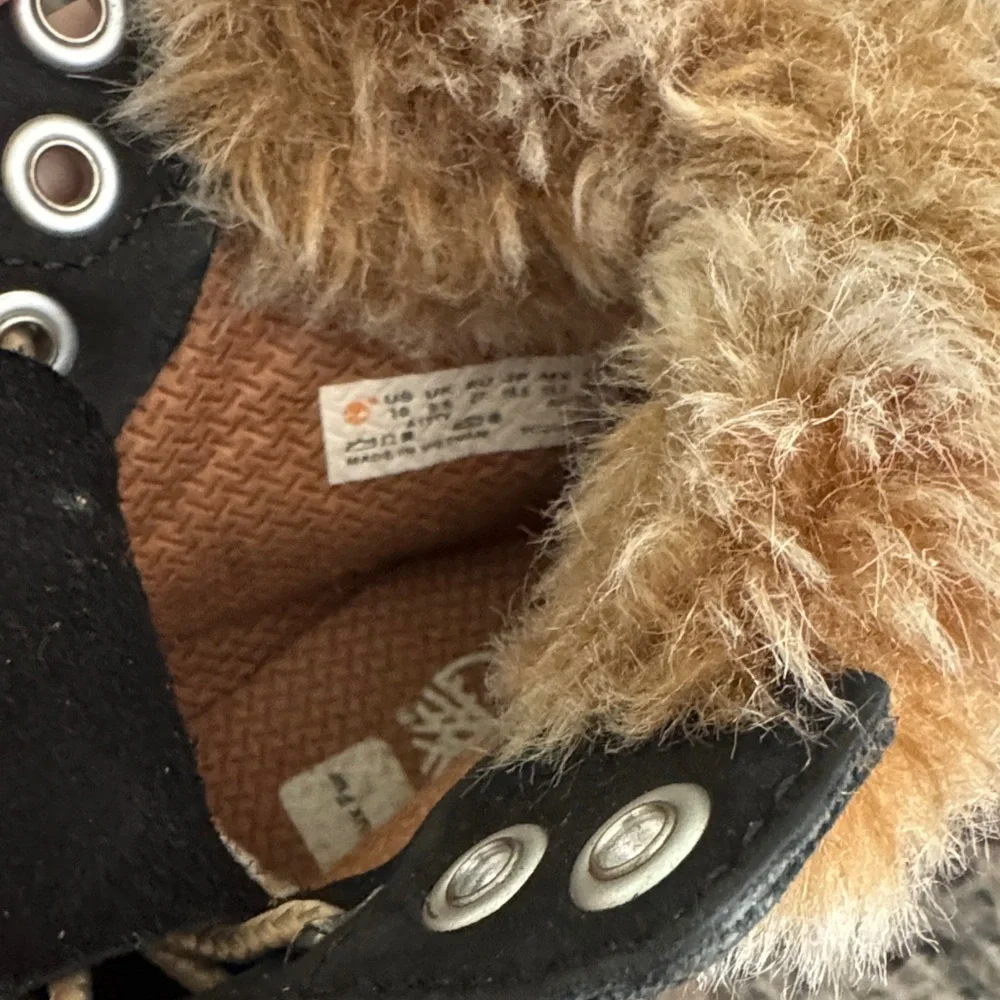 Timberland Black Boots with Tan Fur Trim EUC 10 toddler - Picture 12 of 12